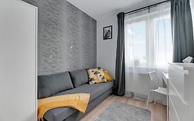 Pilotów 20C Rooms